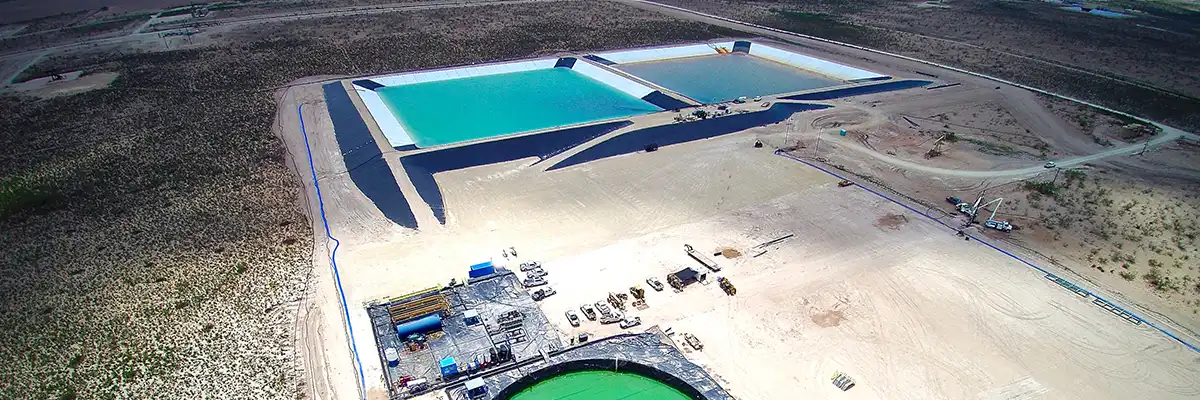 Instalación de gestión de fosas y estanques TETRA para la gestión del almacenamiento de agua TETRA.