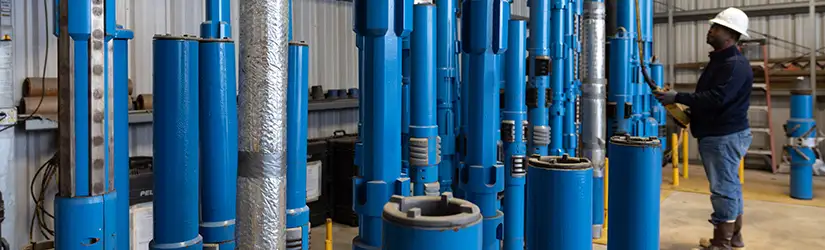 Graphic showing an employee in a hard hat, operating TETRA specialty tools for wellbore cleanup and displacement services.